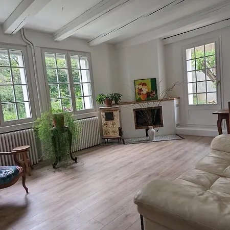 Apartment Les Volets Bleus