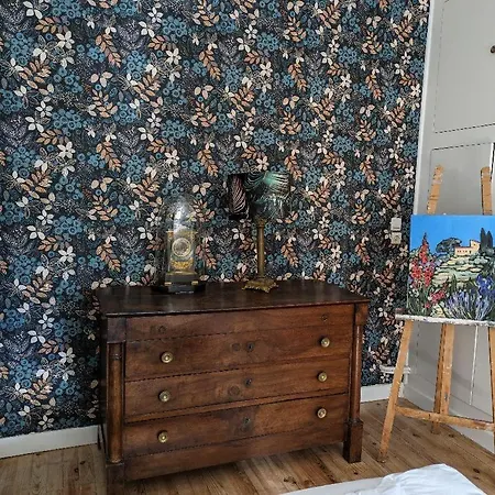 Les Volets Bleus Apartment