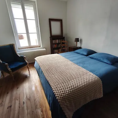 Apartment Les Volets Bleus
