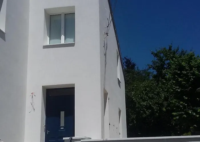 Les Volets Bleus Daire